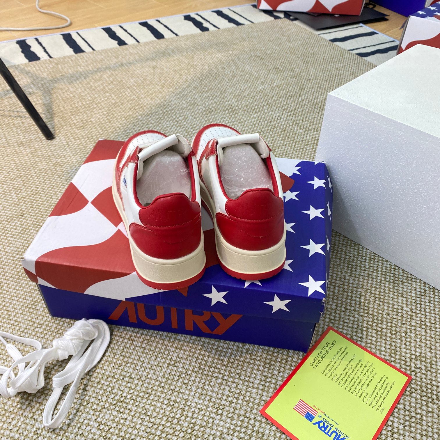 Autry Medalist Low Sneakers Red