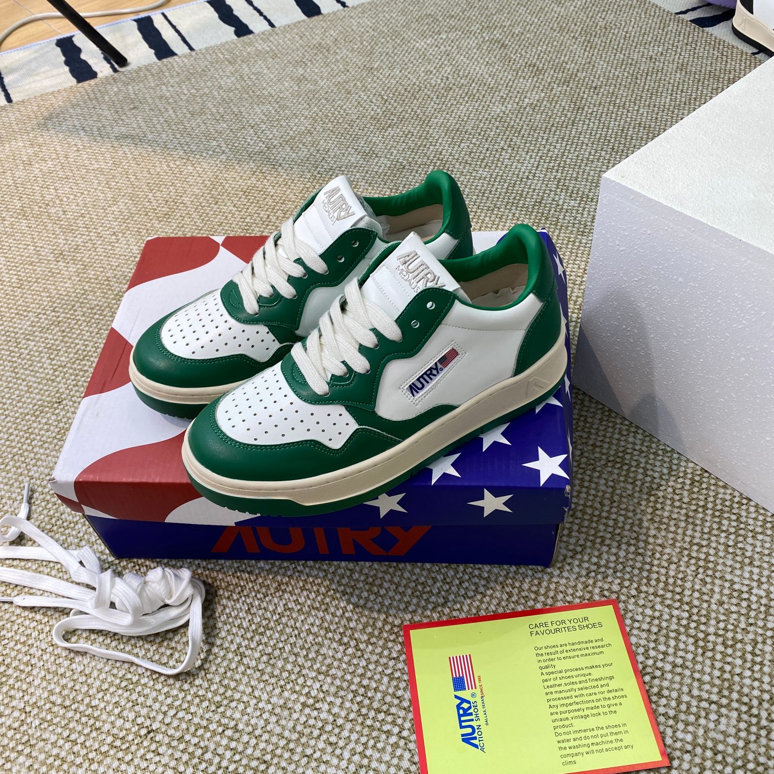 Autry Medalist Leather Sneakers Green/White