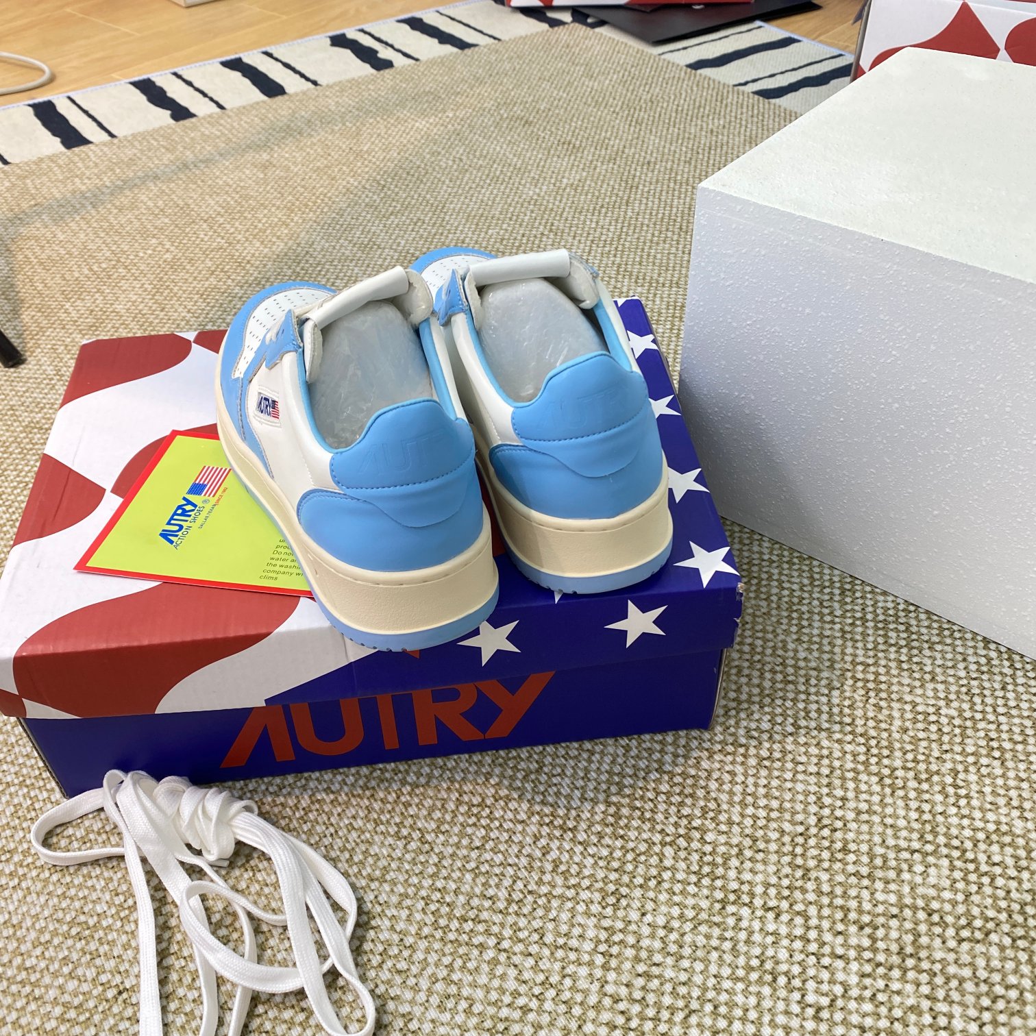 Autry Leather Court Sneakers Blue/White