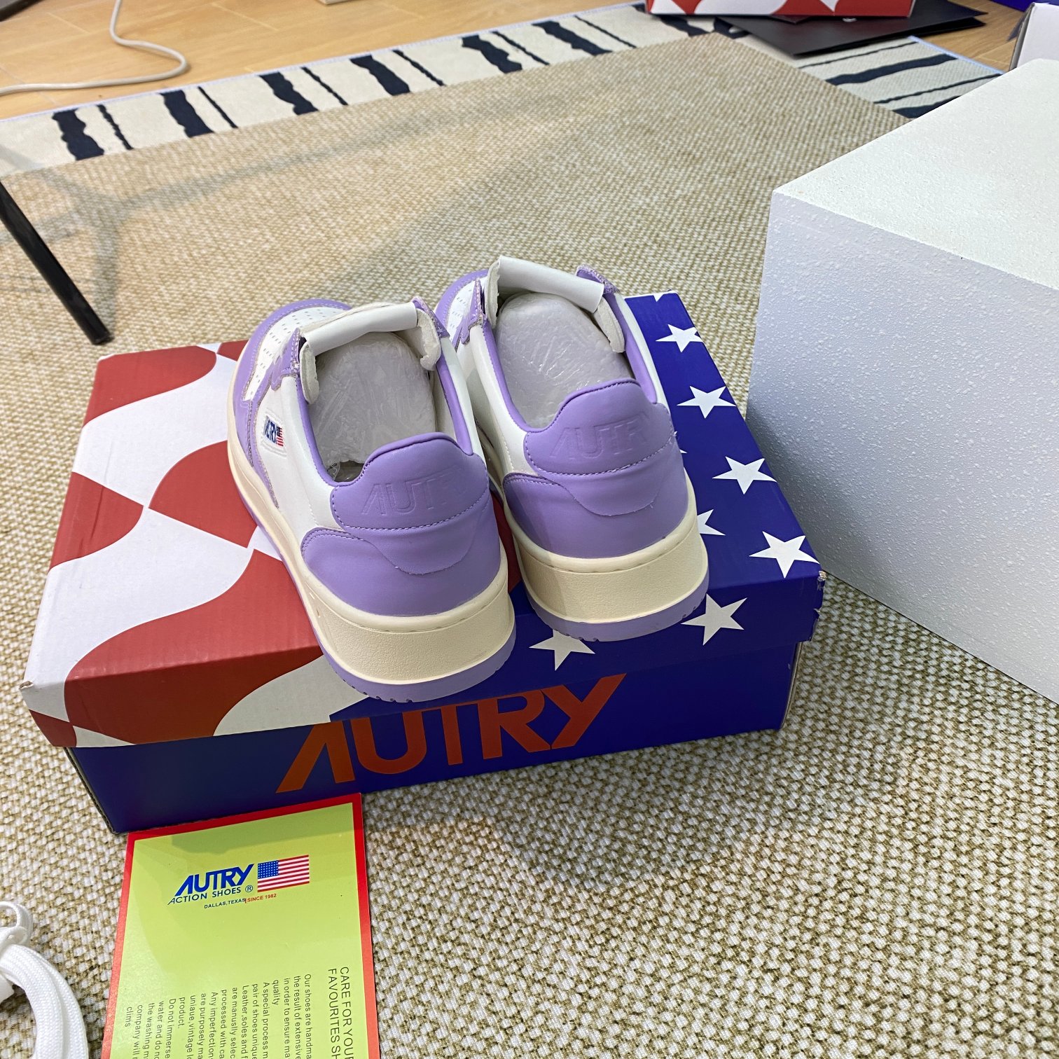 Autry Medalist Leather Sneakers Purple
