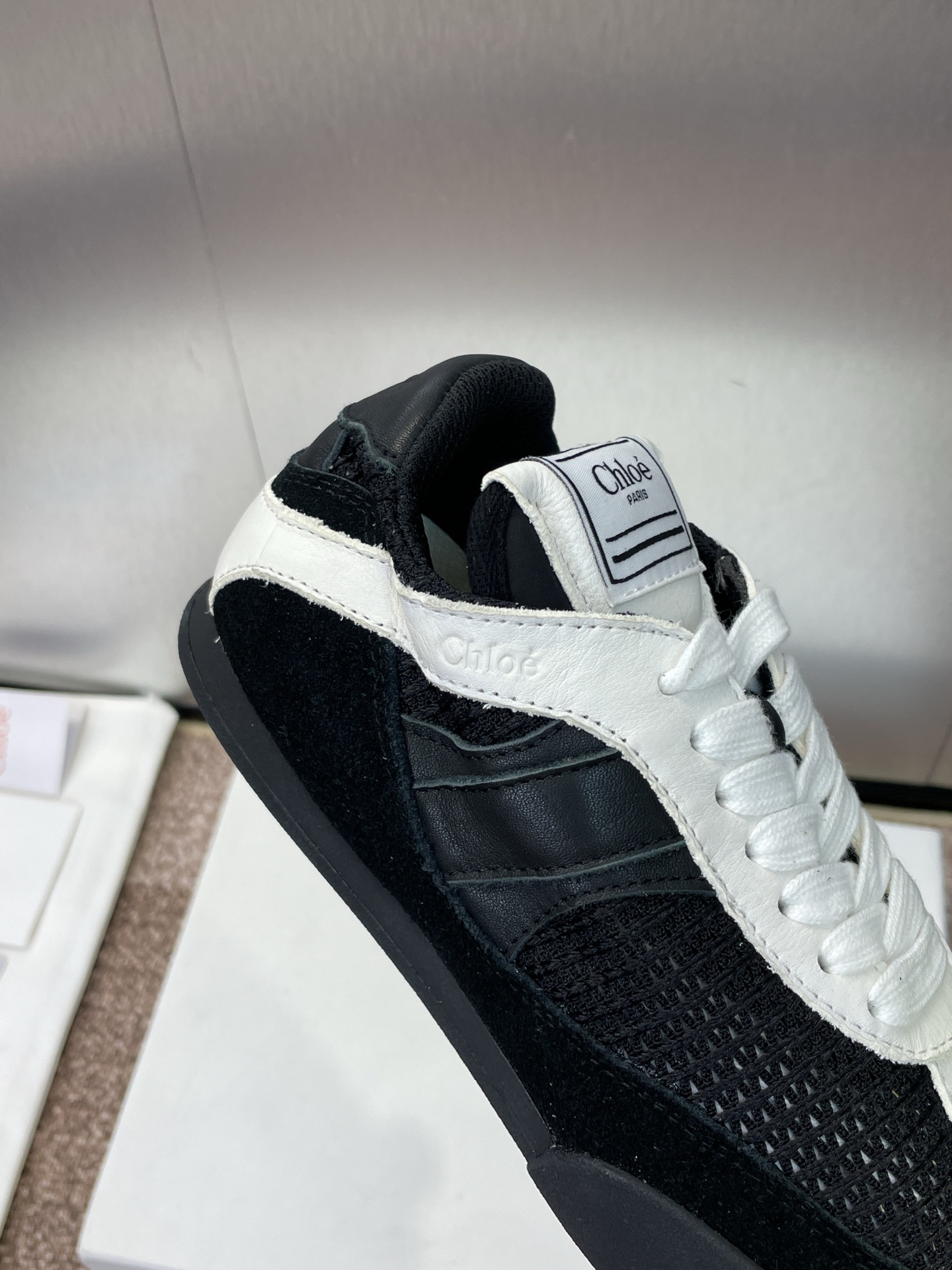 Chloe Low-Top Runner Sneakers Black/White