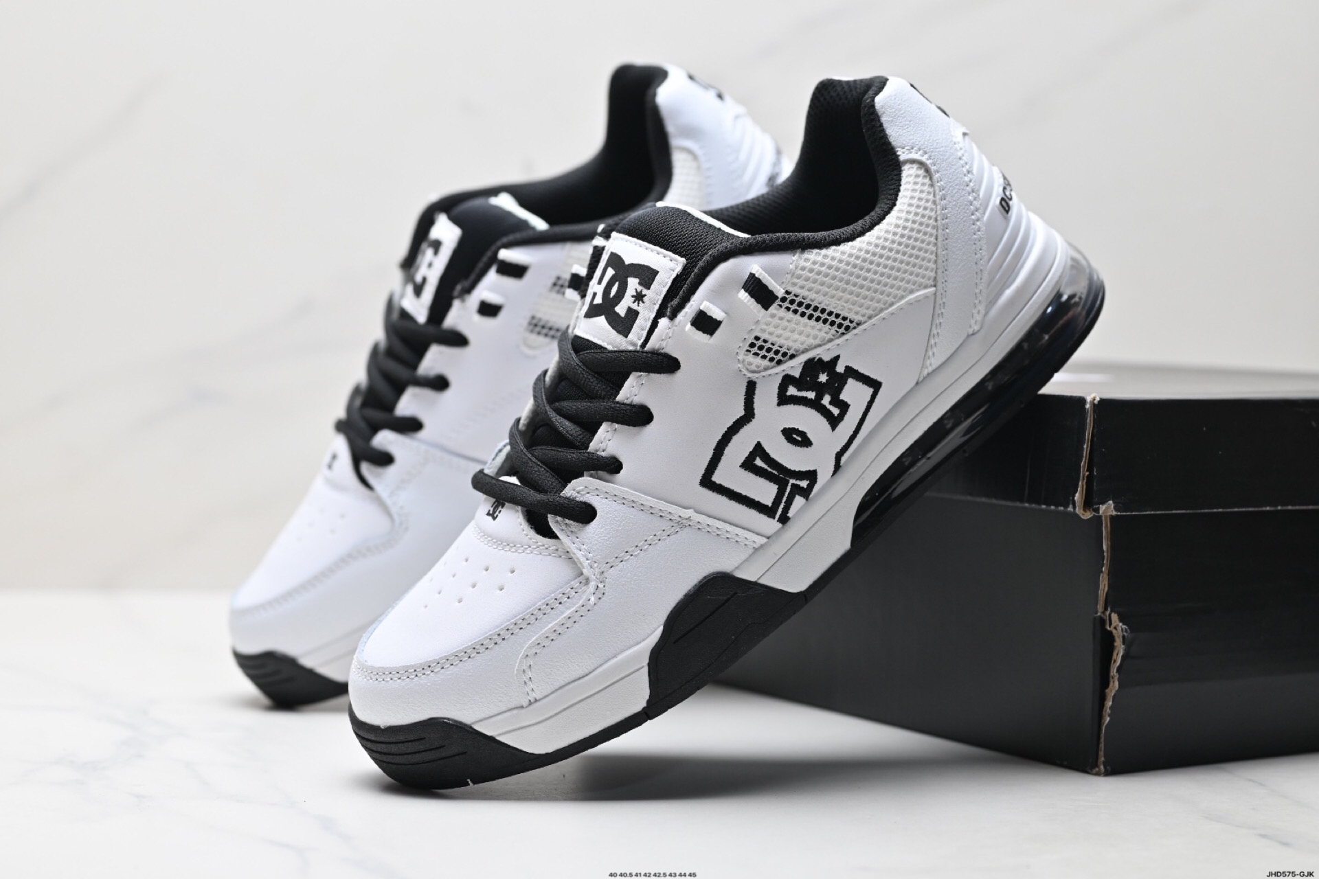 DC Shoes Versatile Air Low Sneakers White/Black