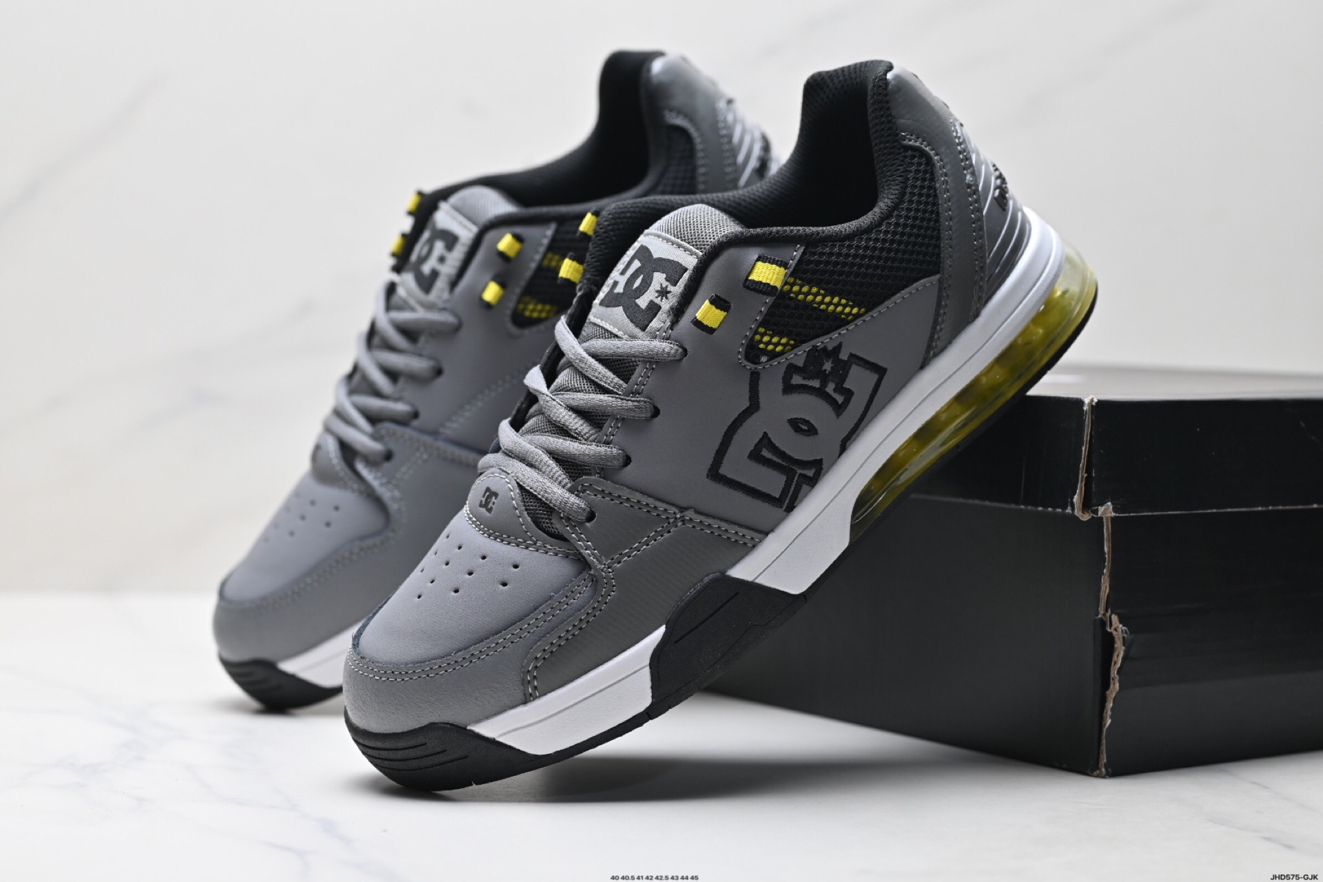 DC Shoes Versatile Air-Cushion Low-Top Sneakers Gray