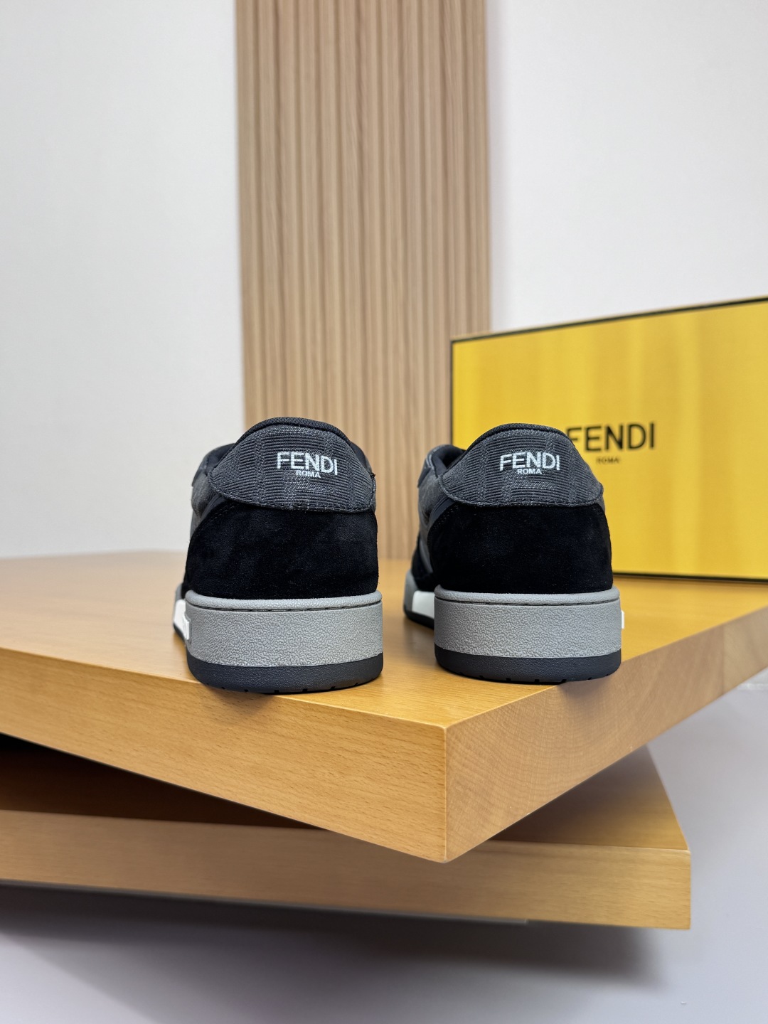 Fendi FF Logo Low-Top Sneakers Black