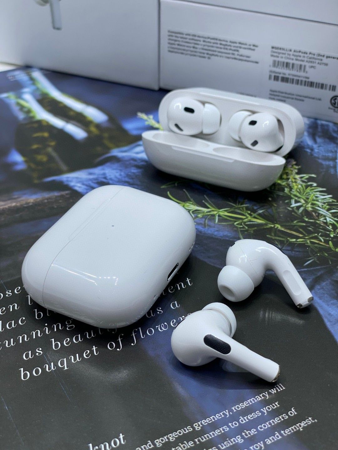 Apple AirPods Pro Wireless Earbuds White