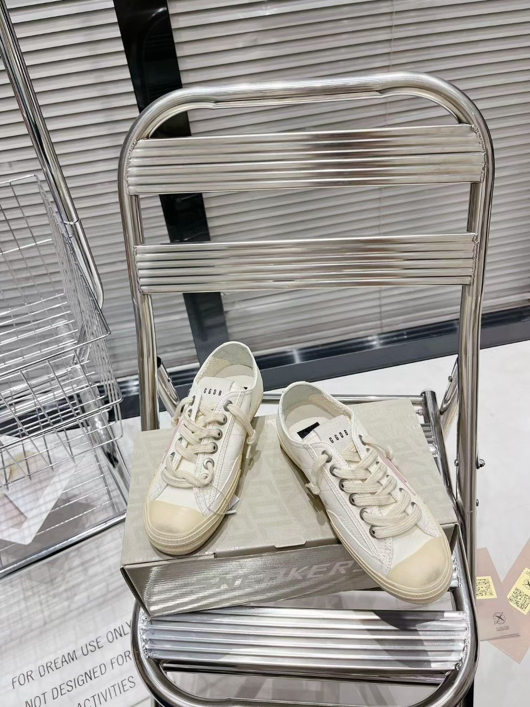 Golden Goose V-Star 2 Low Sneakers White Pink
