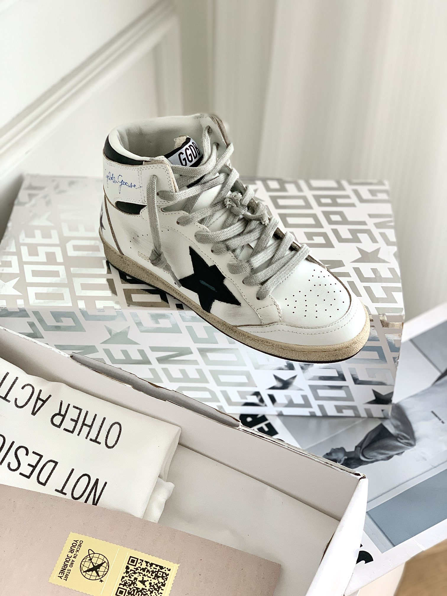 Golden Goose SKY-STAR High-Top Sneakers White/Black