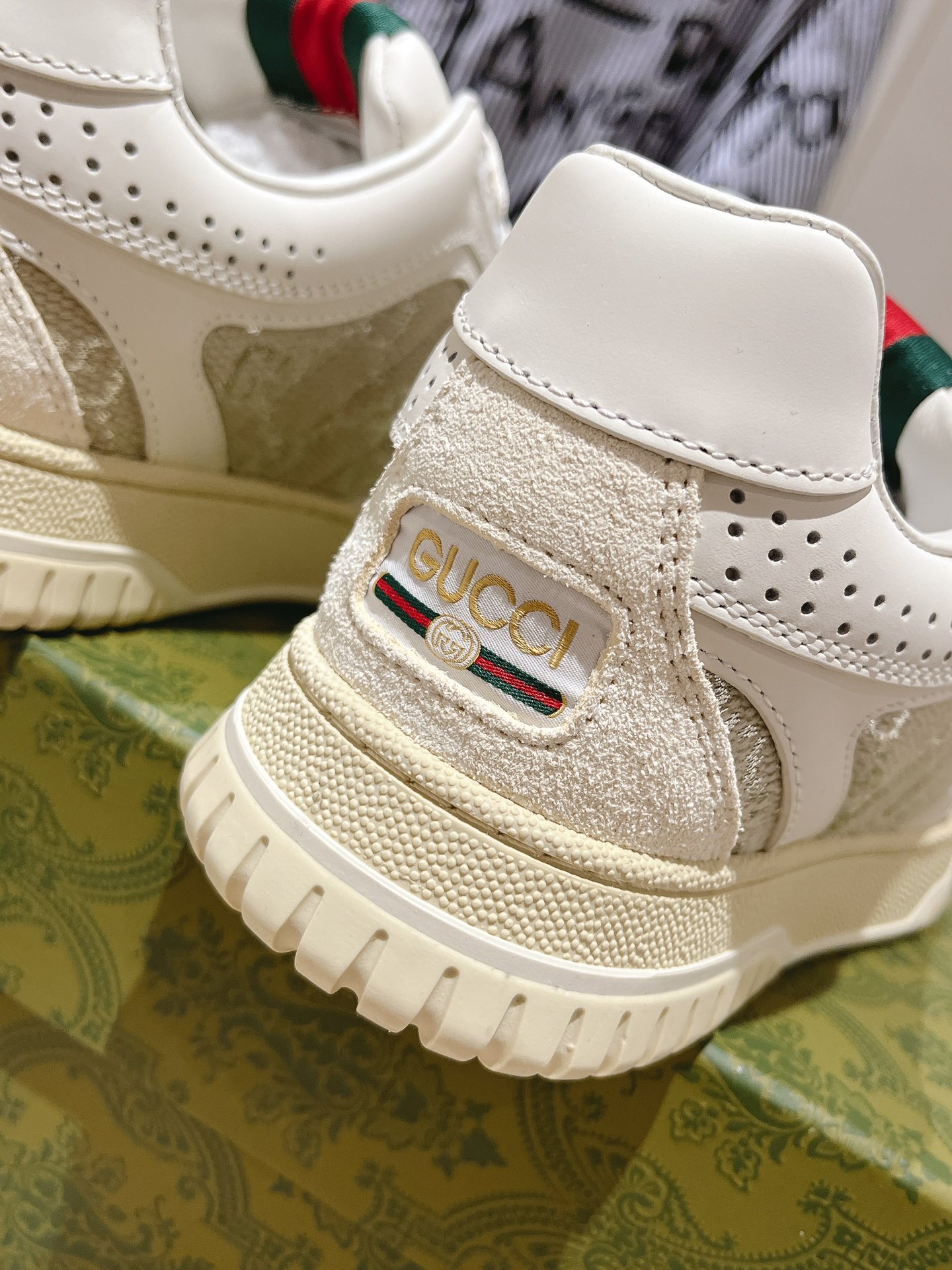 Gucci Vintage Runner Sneakers White