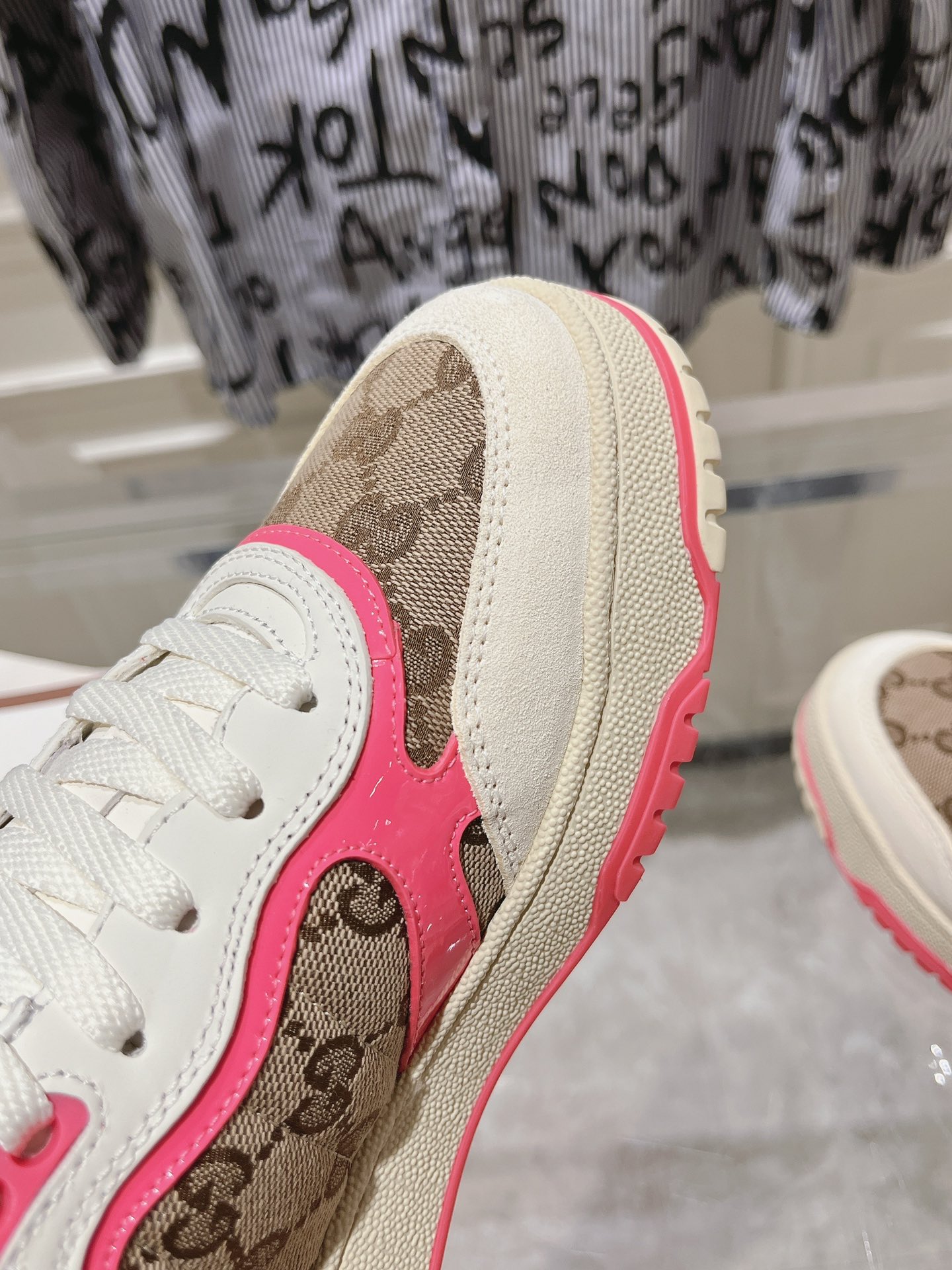 Gucci Vintage GG Sneakers White/Pink