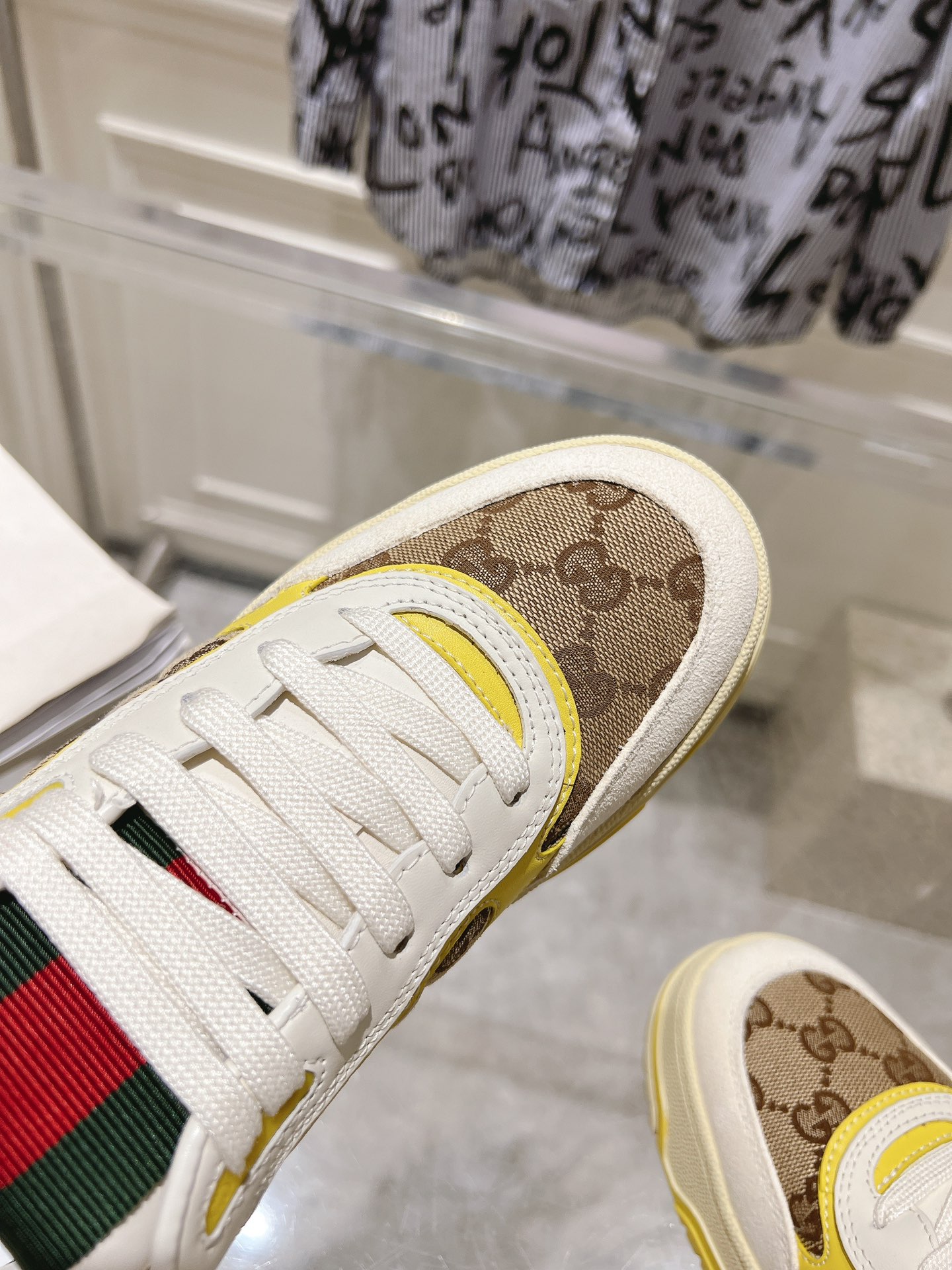 Gucci Retro Distressed Low-Top Sneakers Multi-Color