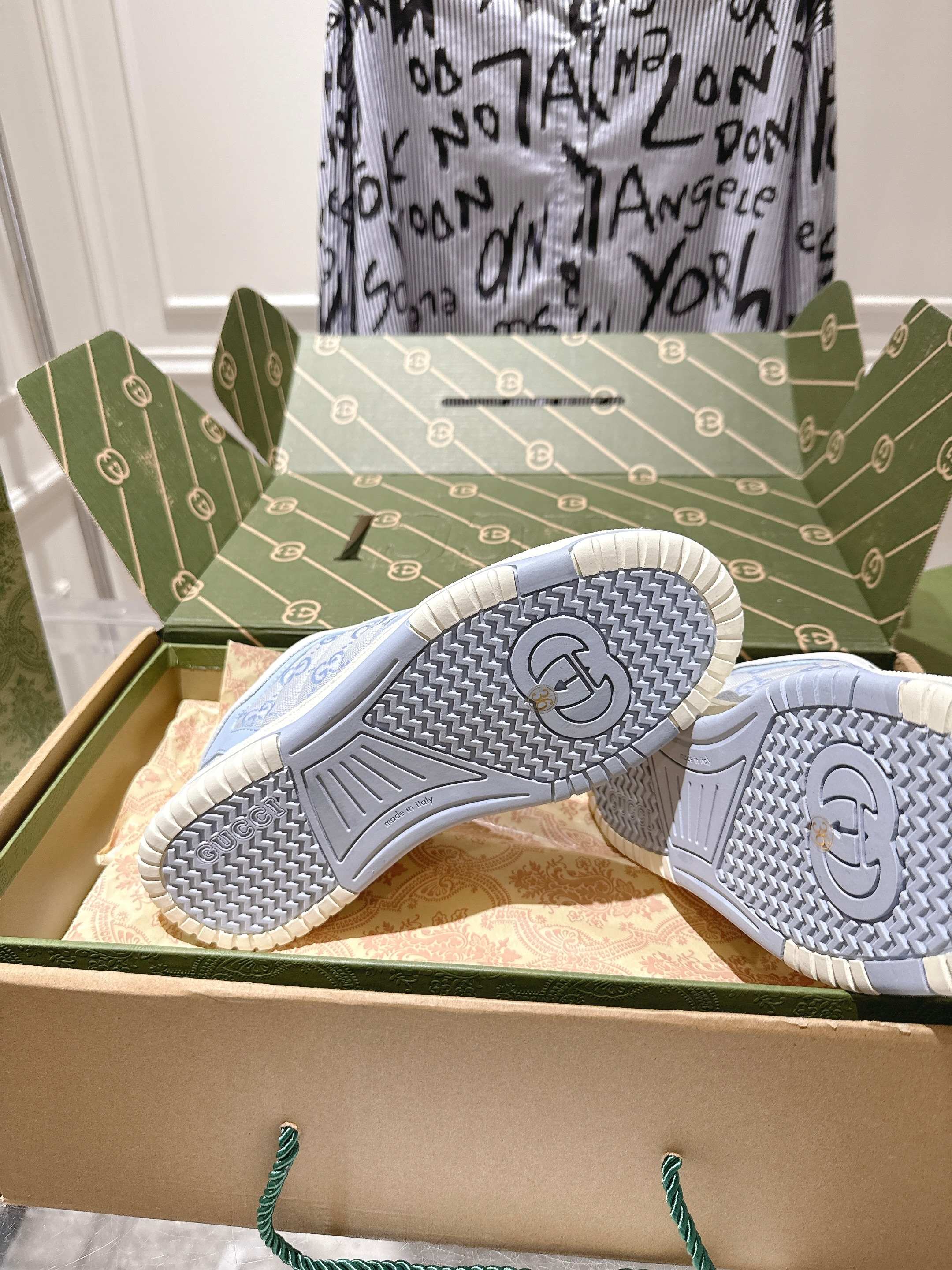 Gucci Retro Low-Top Sneakers Blue/White