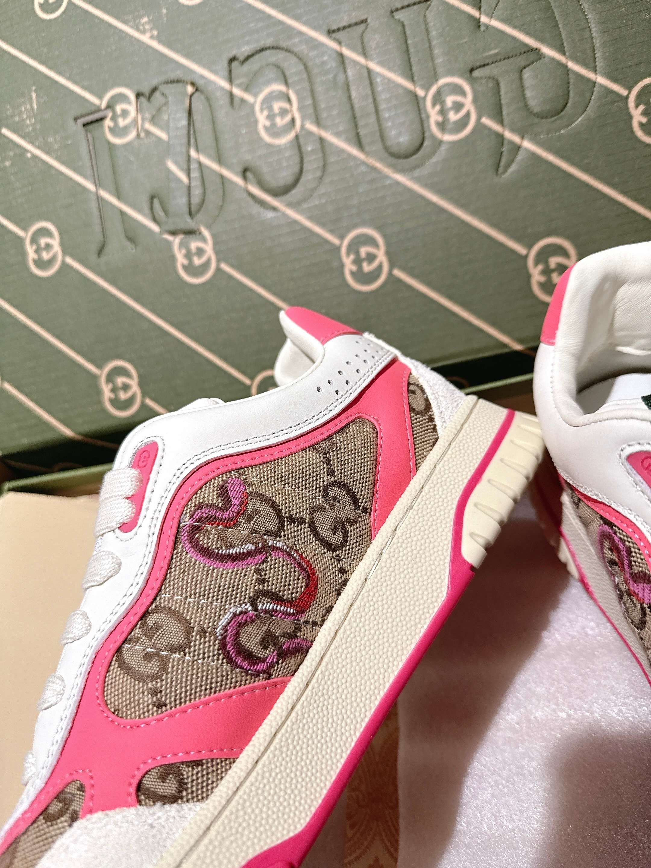 Gucci Retro GG Sneakers Pink