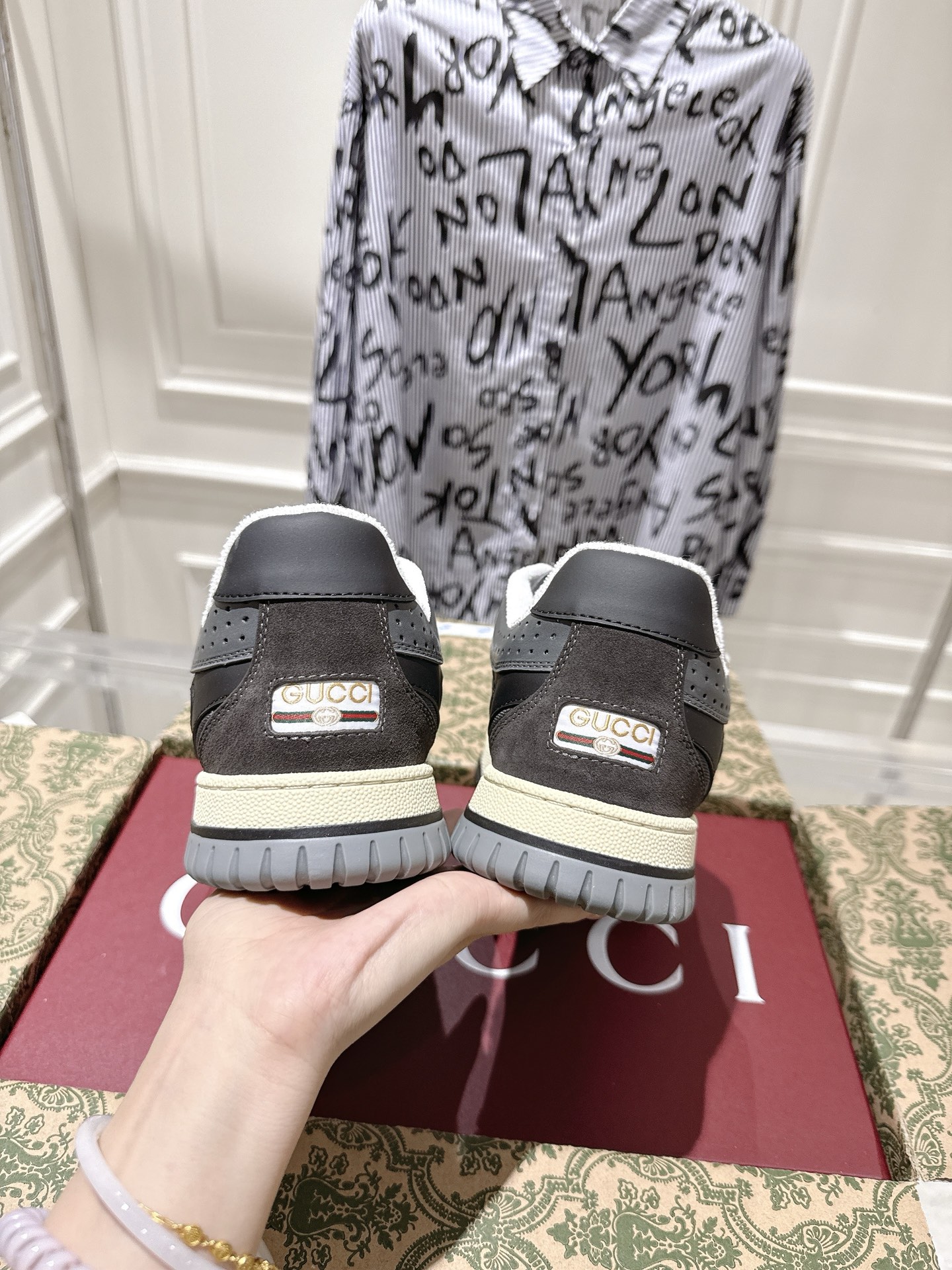 Gucci Vintage Distressed Low-Top Sneakers Grey