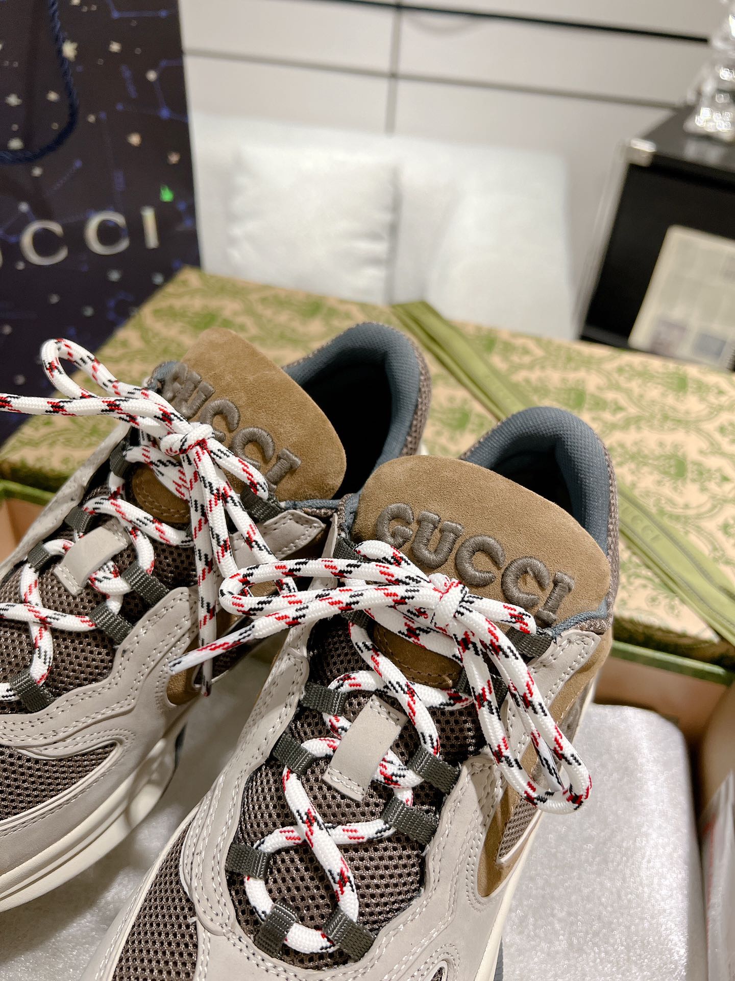 Gucci Run Chunky Sneakers Beige