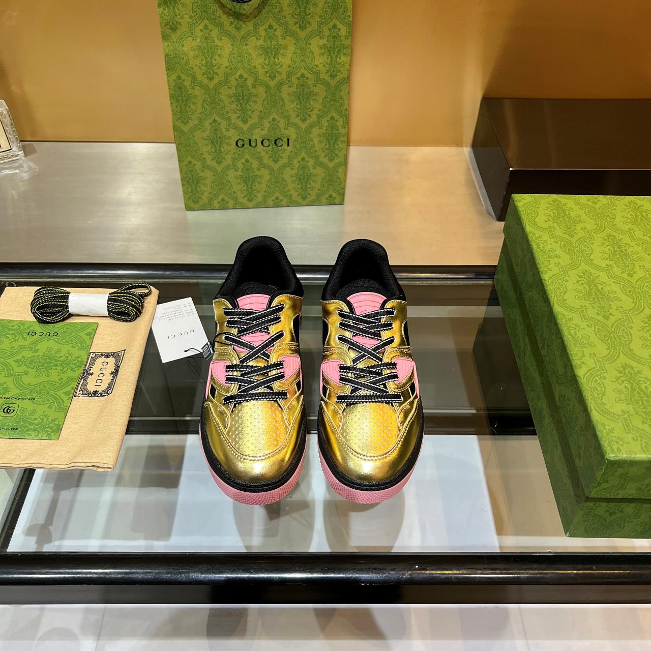 Gucci Low-Top Sneakers Gold/Pink