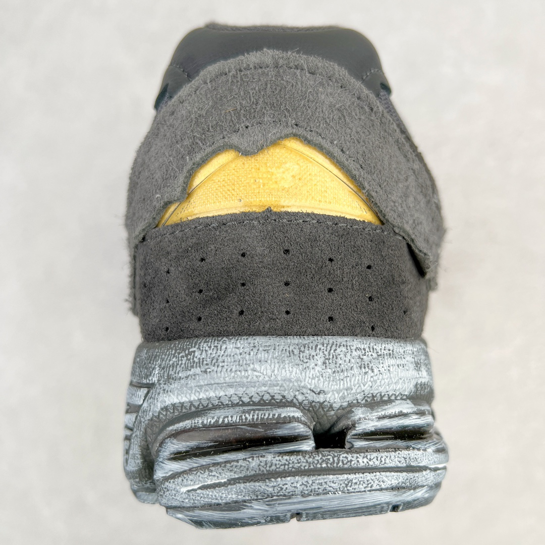 New Balance 2002R Suede Runner Grey