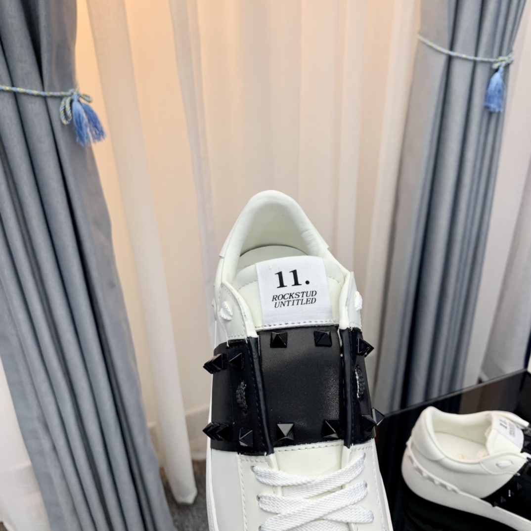 Valentino Rockstud Sneakers White/Black