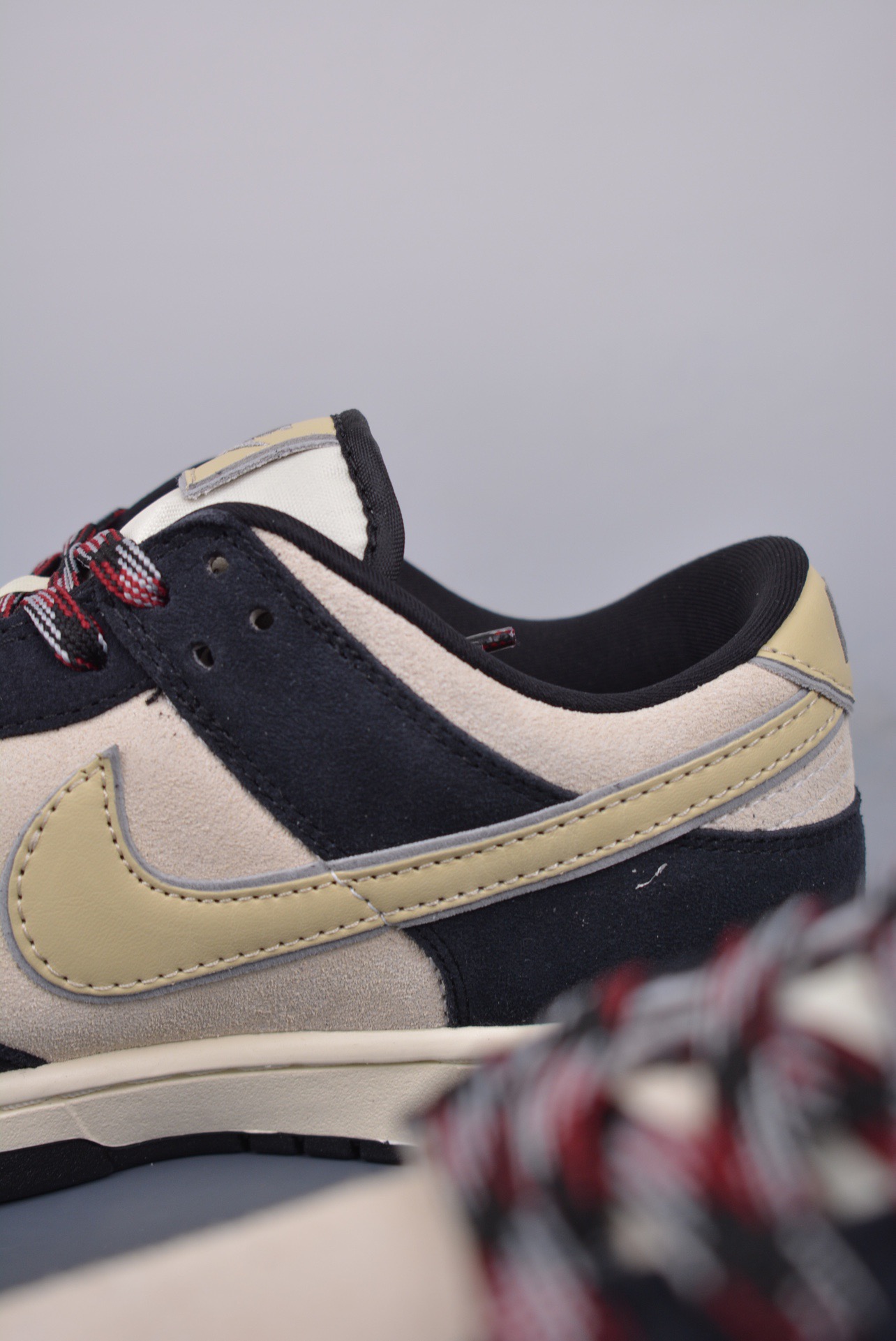 Nike SB Dunk Low Suede Grey Black
