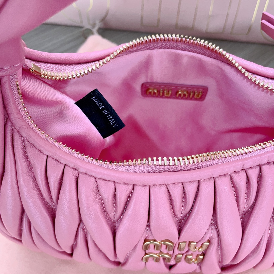 Miu Miu Miu Wander Matelasse Bag Pink