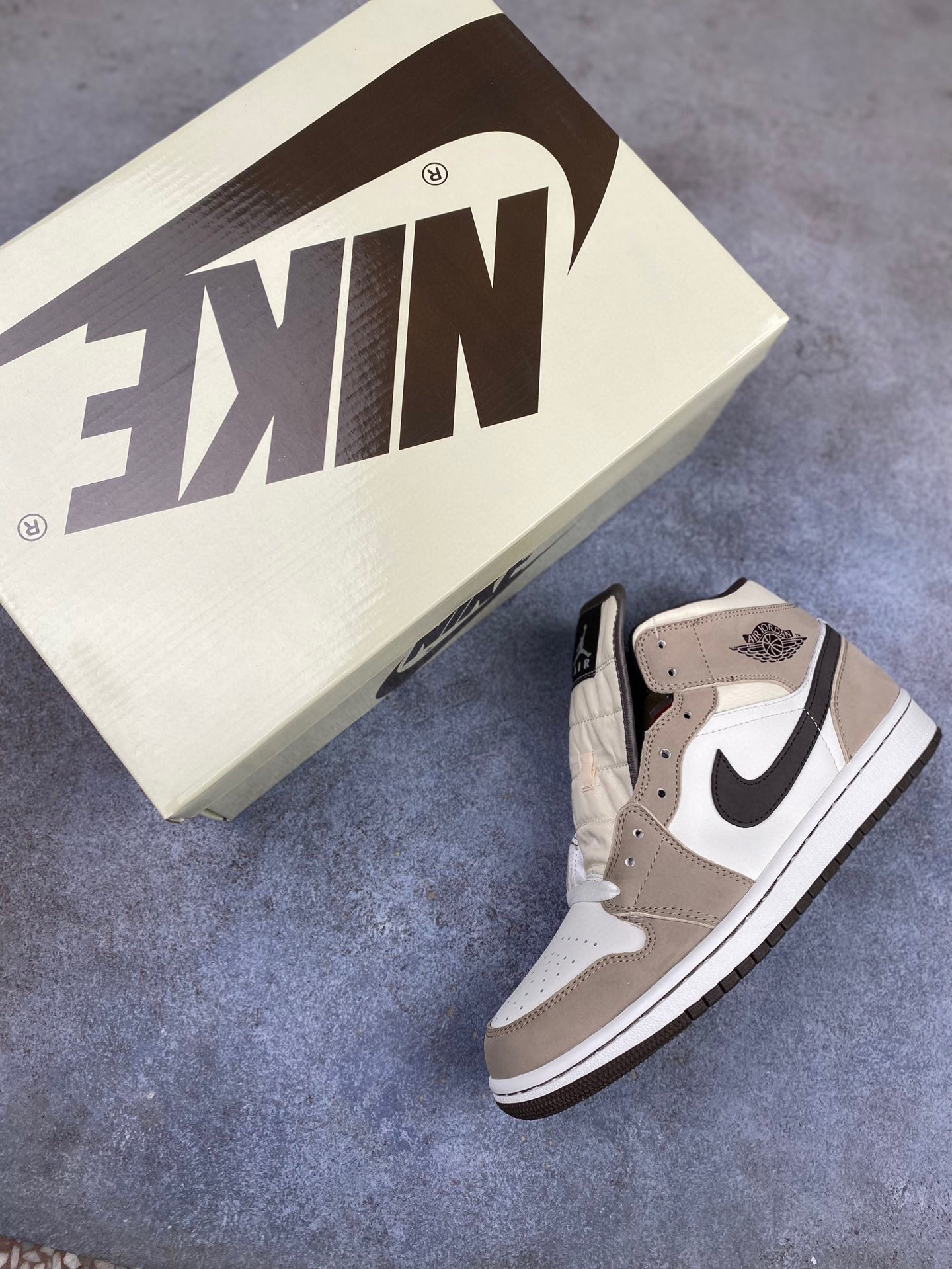 Jordan AJ High Shoes Beige