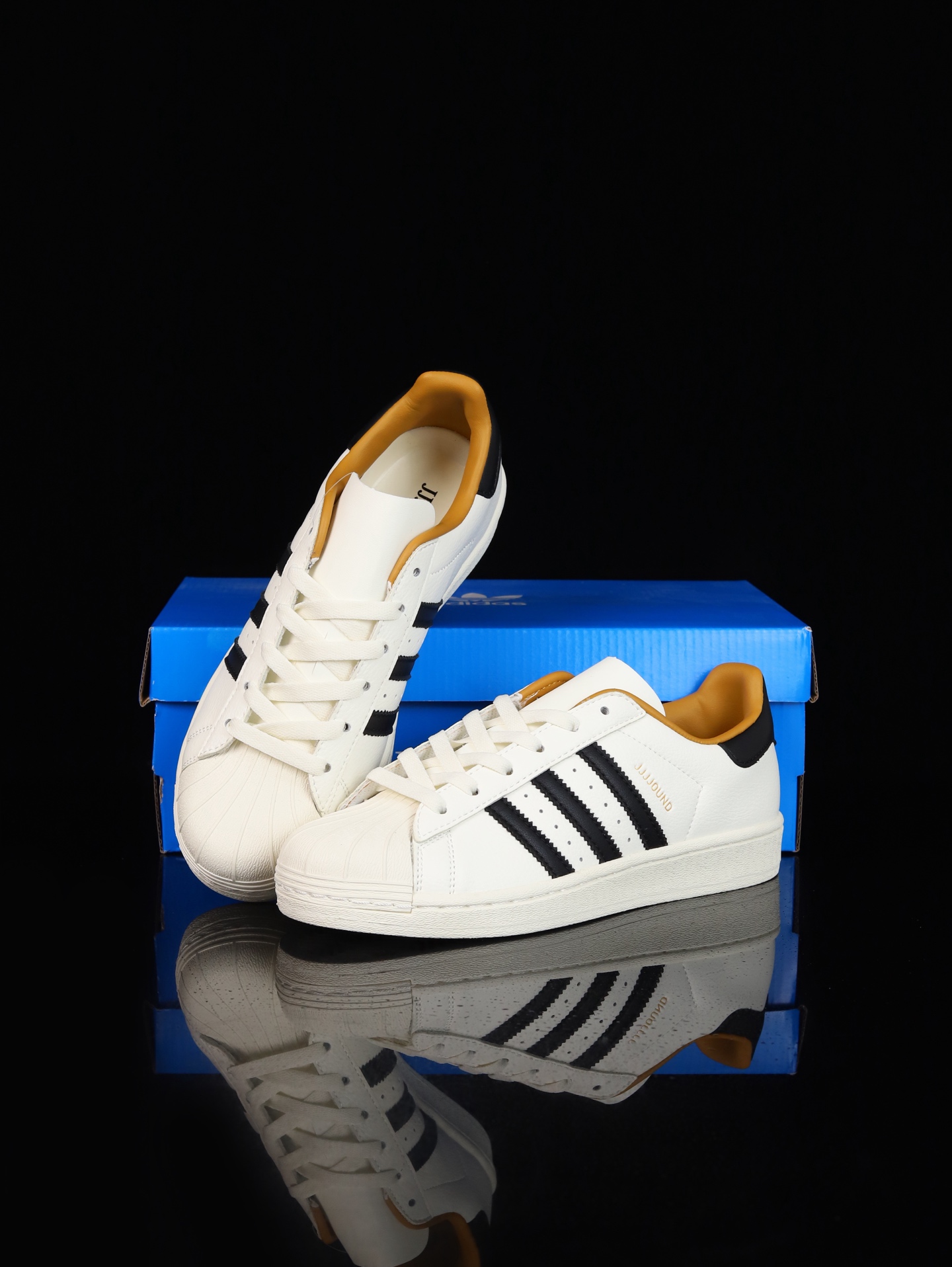 Adidas Superstar Shell-Toe Sneakers White/Black/Tan
