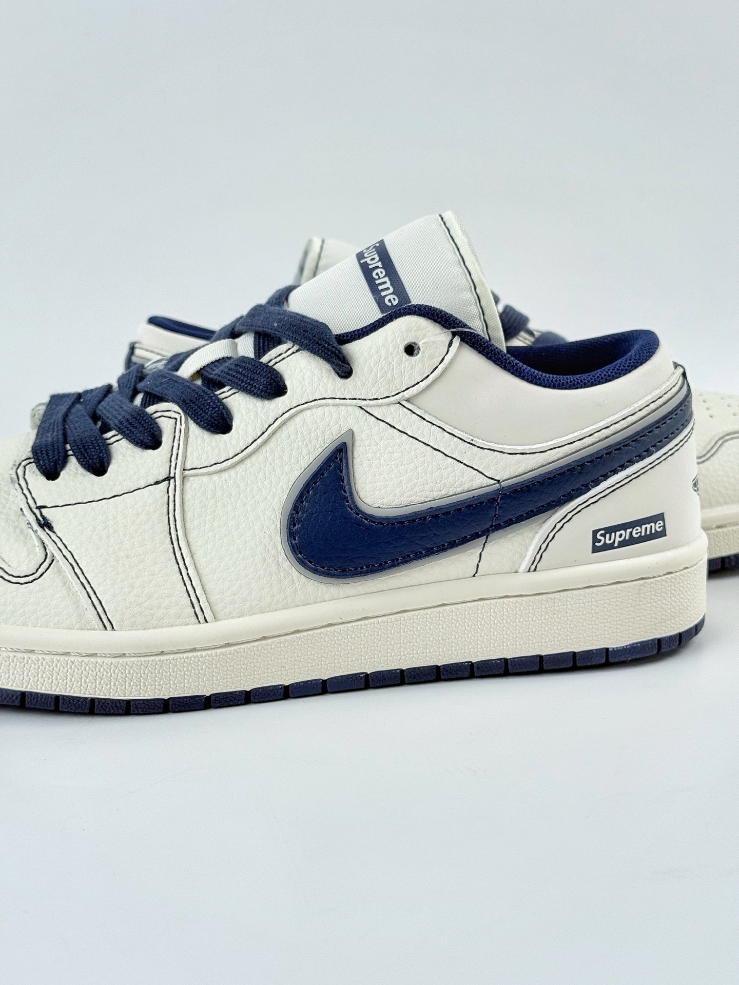 Jordan 1 Retro Low x Supreme Sneakers White/Navy