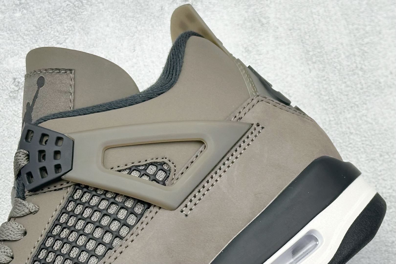 Jordan Air Jordan 4 Retro Mocha Taupe/Black