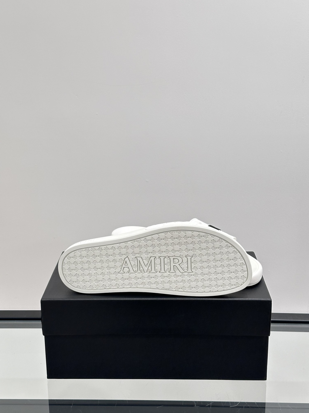 Amiri Embossed Logo Slides White