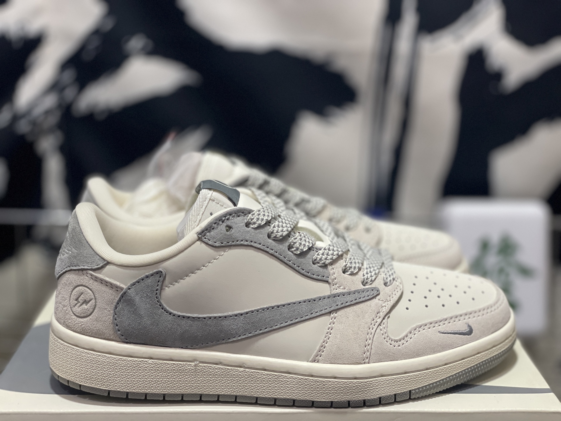 Jordan AJ1 Low TS Reverse Mocha White/Gray