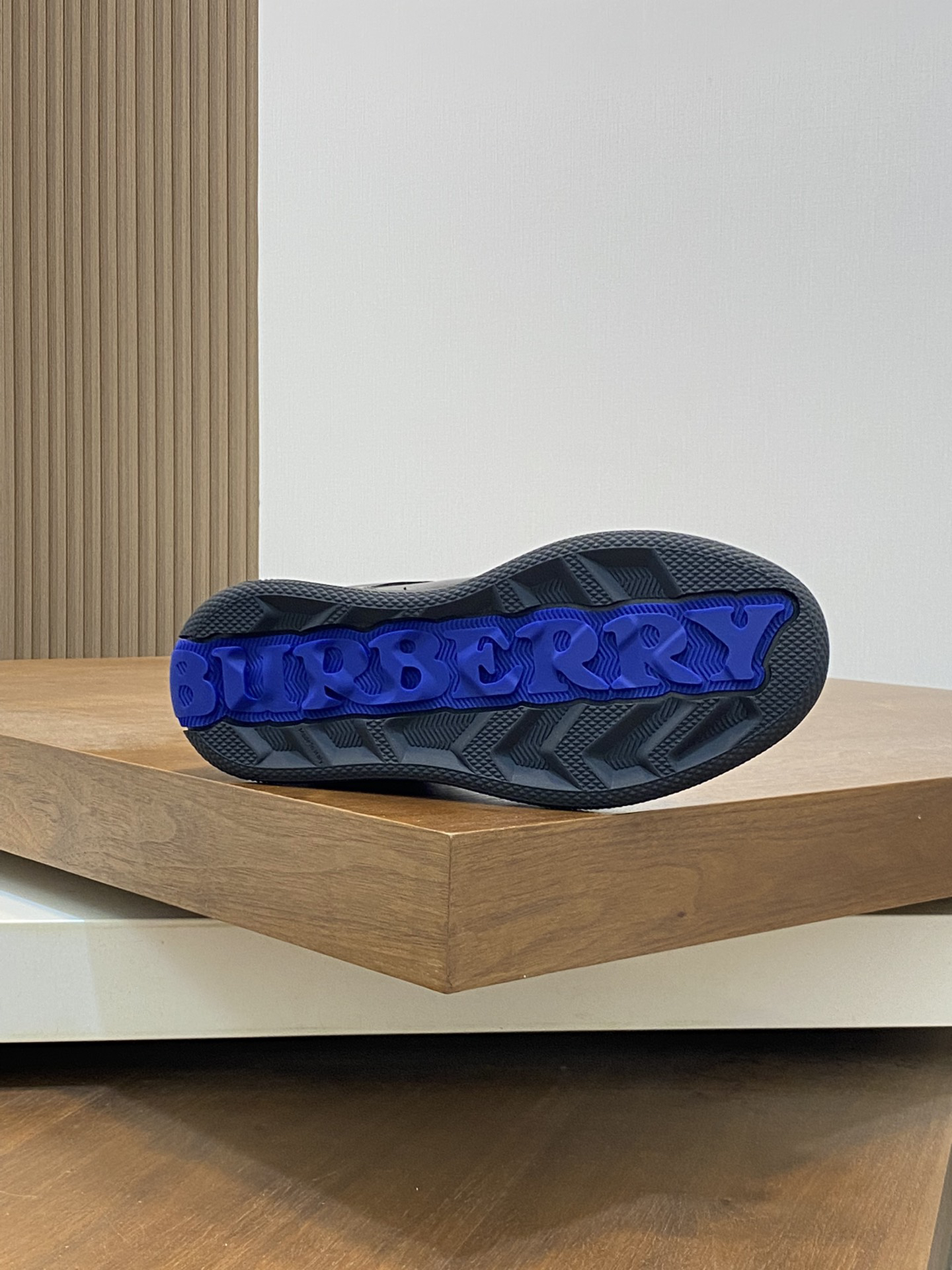 Burberry Leather Low-Top Sneakers Black/Blue