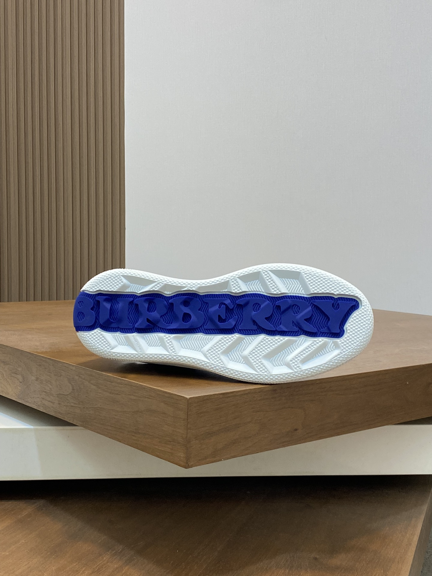 Burberry Leather Low-Top Sneakers White/Blue