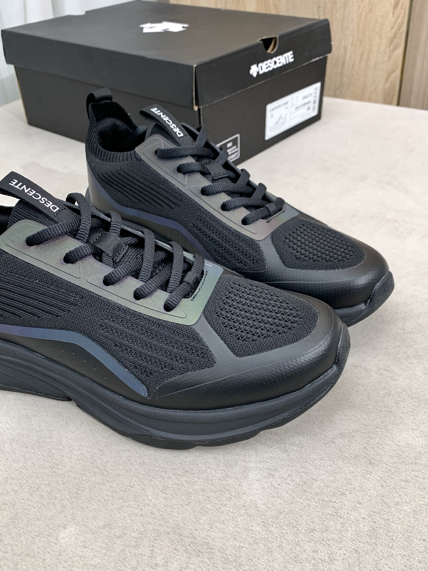 Descente Lavitate II Knit Sneakers Black