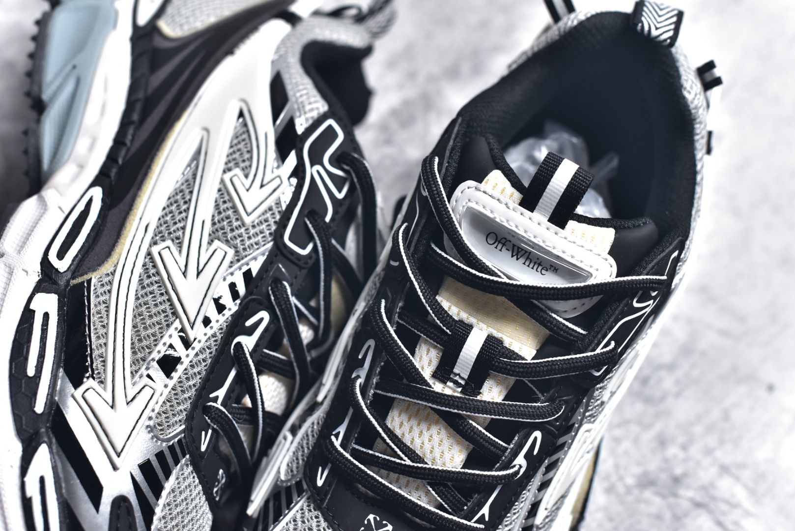 Off-White 2024 Runner Sneakers Black/White