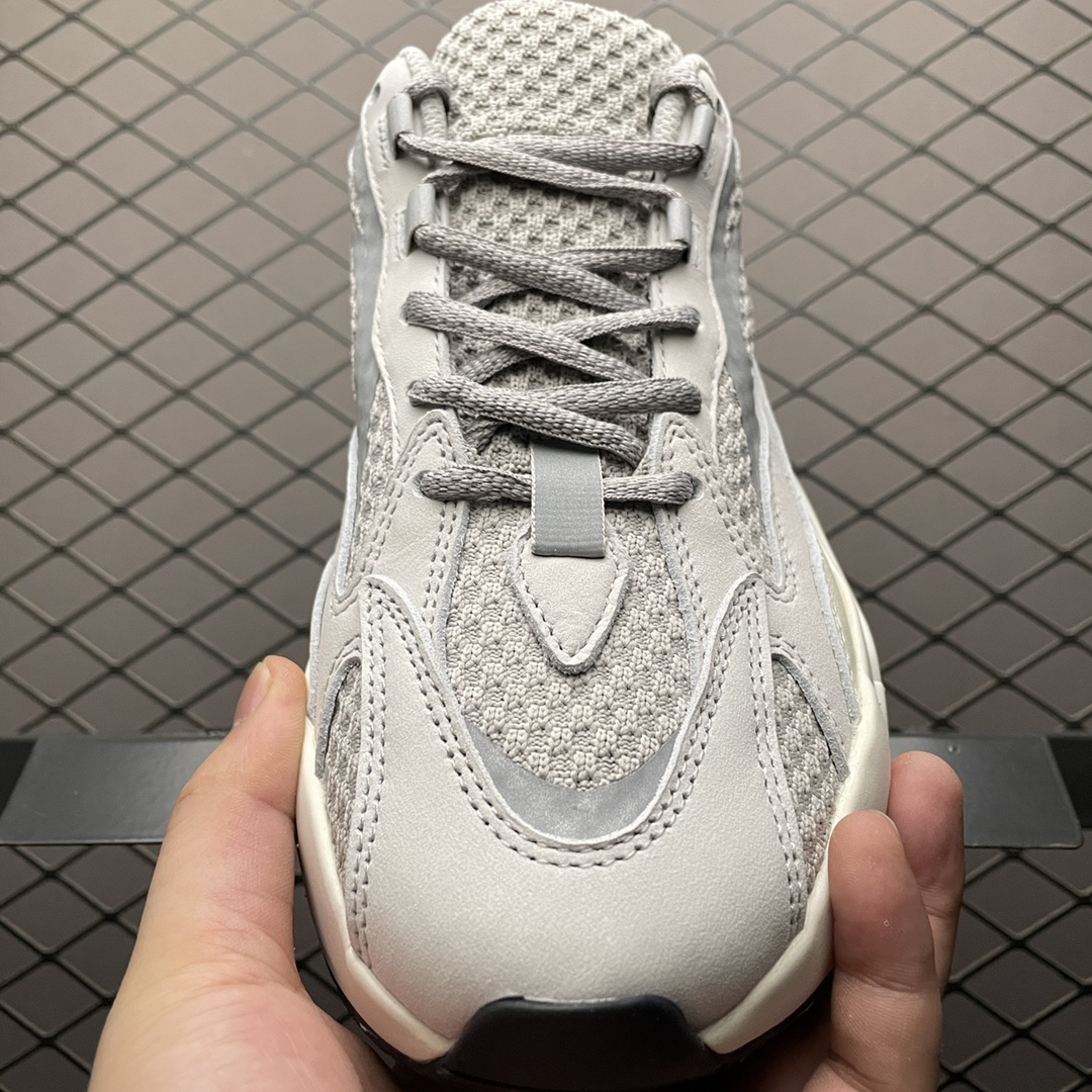 Adidas Yeezy Boost 700 V2 Static Sneakers White/Silver