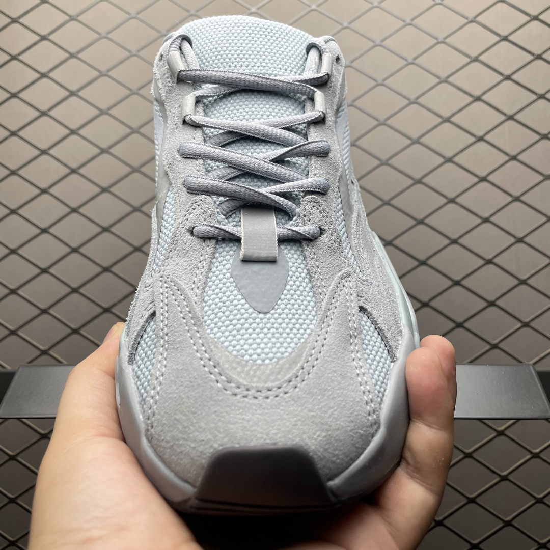 Adidas Yeezy 700 V2 Sneaker Gray