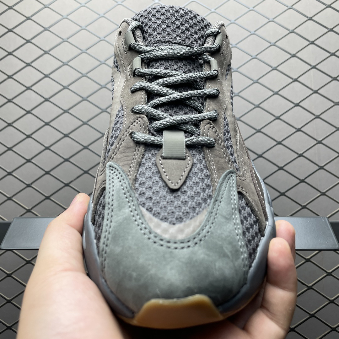 Adidas Yeezy 700 V2 EG6860 Sneakers Grey