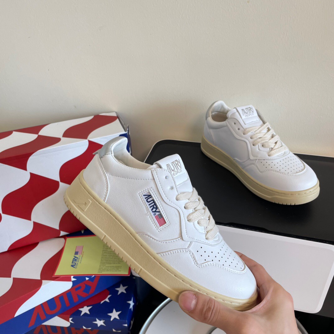 Autry Leather Court Sneakers White