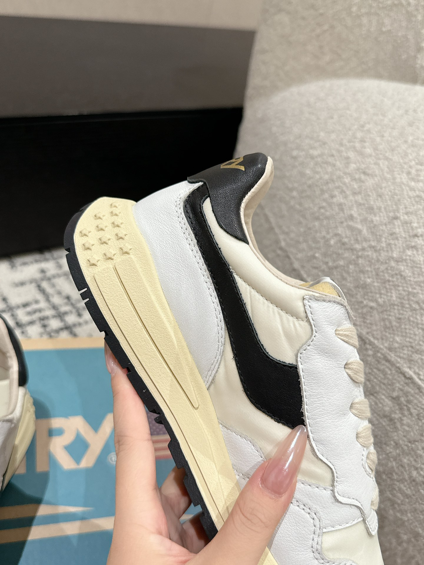 Autry Rewind Retro Runner Sneakers White/Black