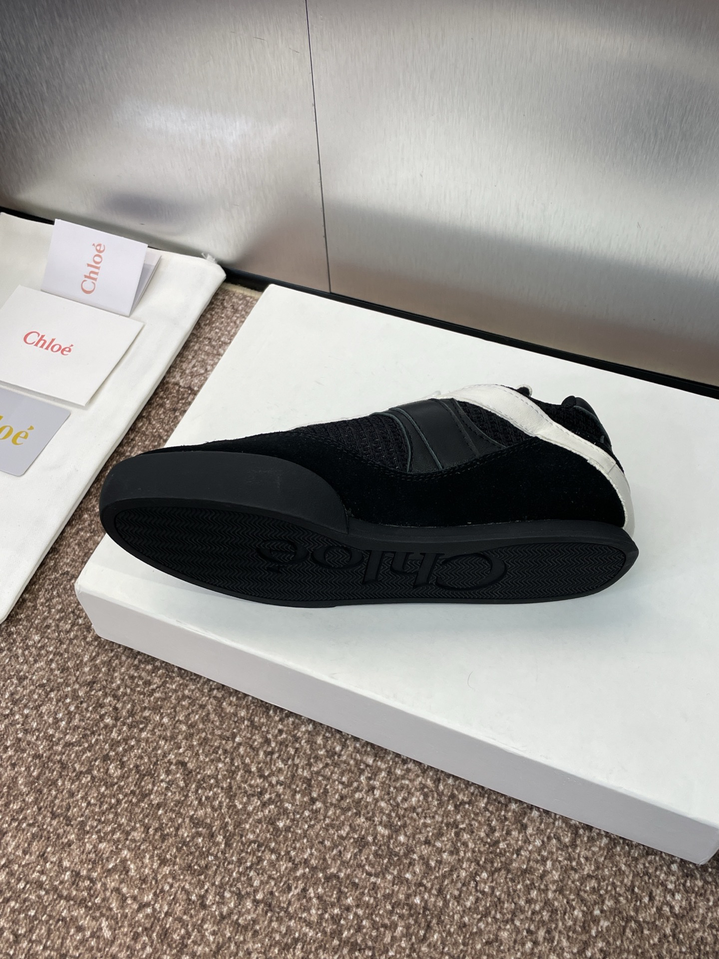 Chloe Low-Top Runner Sneakers Black/White