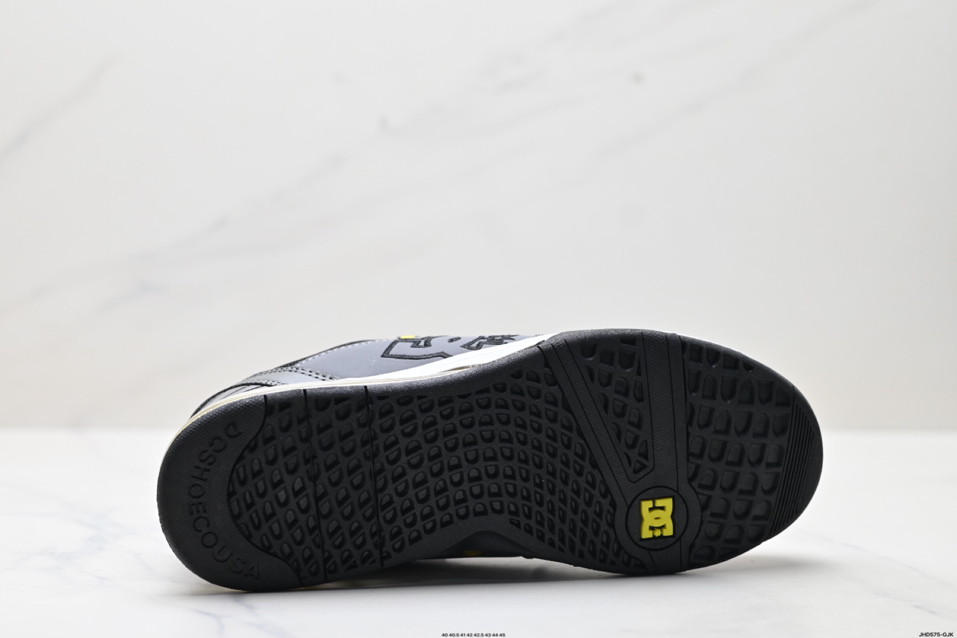 DC Shoes Versatile Air-Cushion Low-Top Sneakers Gray