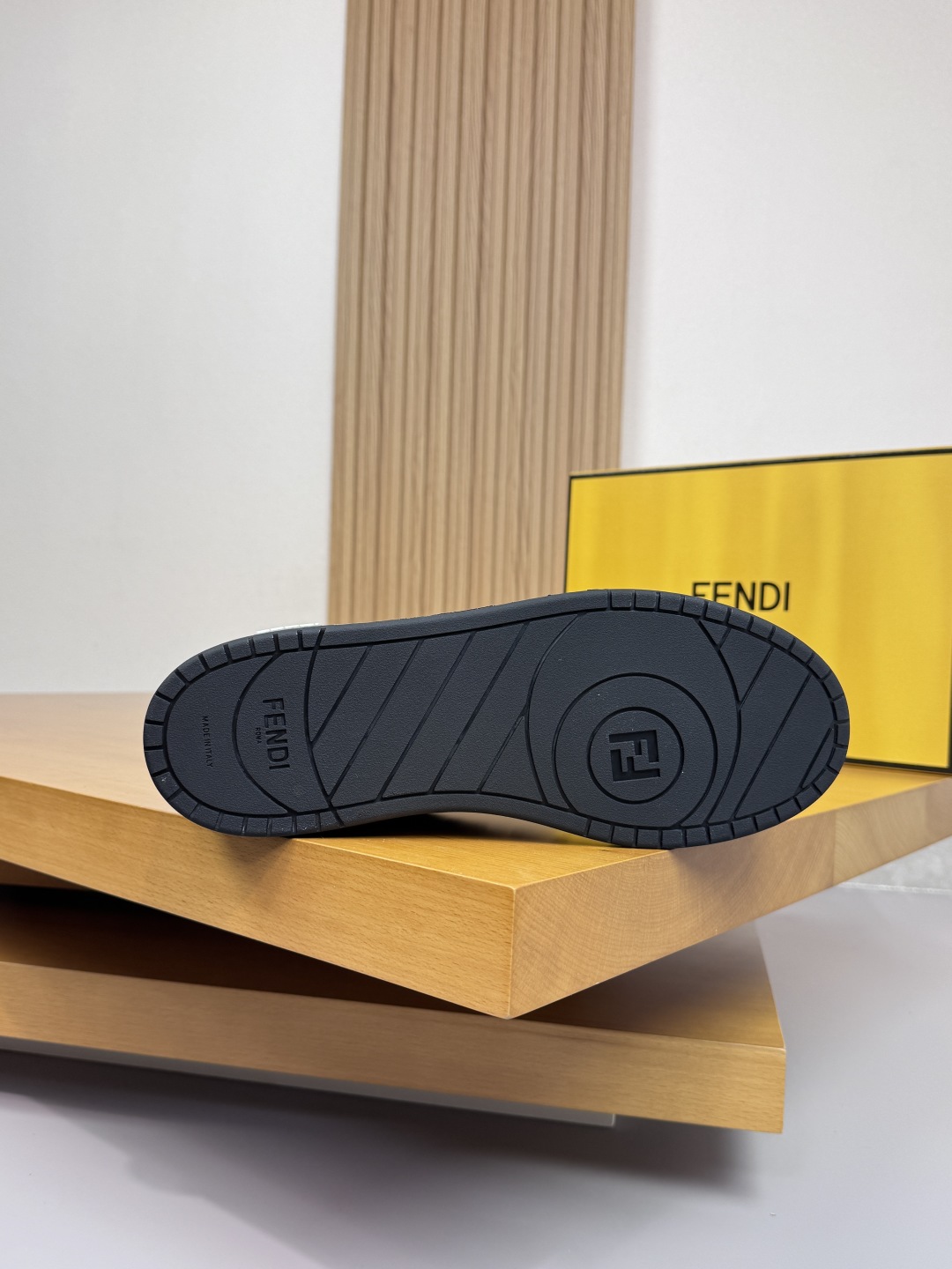 Fendi FF Logo Low-Top Sneakers Black