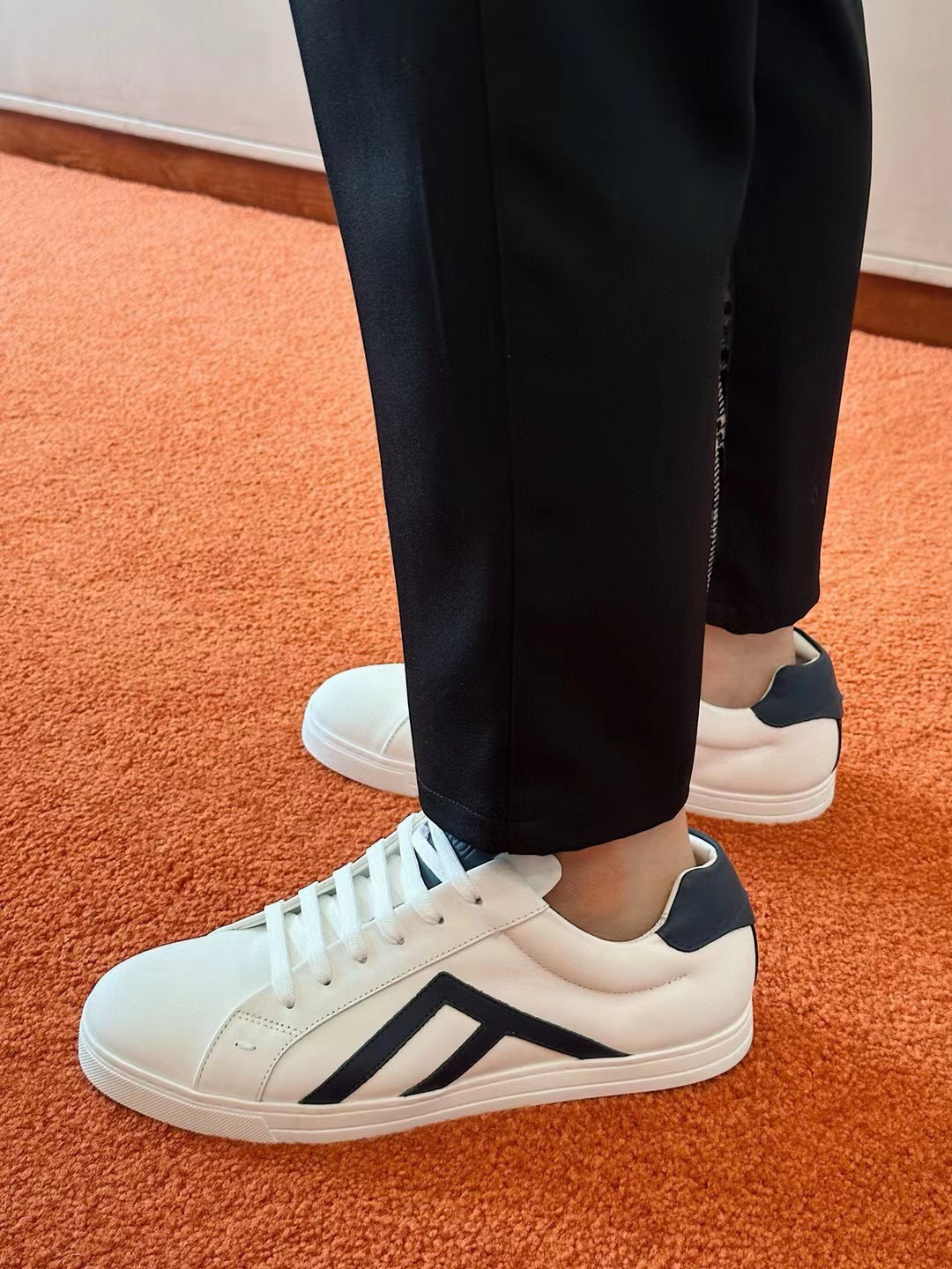 Fendi FF Leather Low-Top Sneakers White/Black
