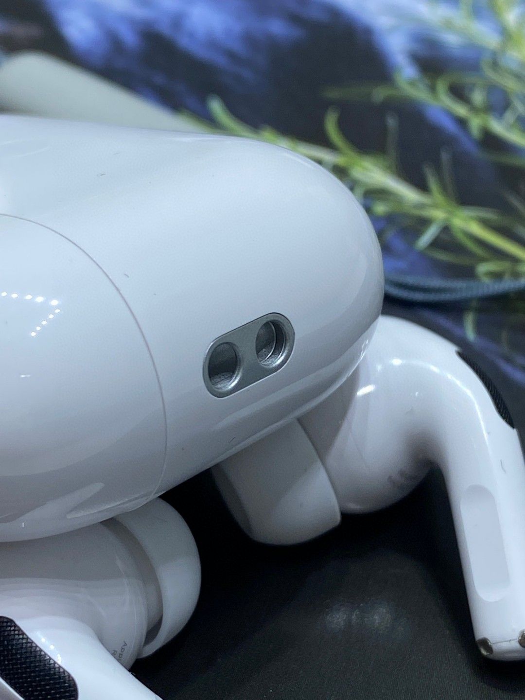 Apple AirPods Pro Wireless Earbuds White