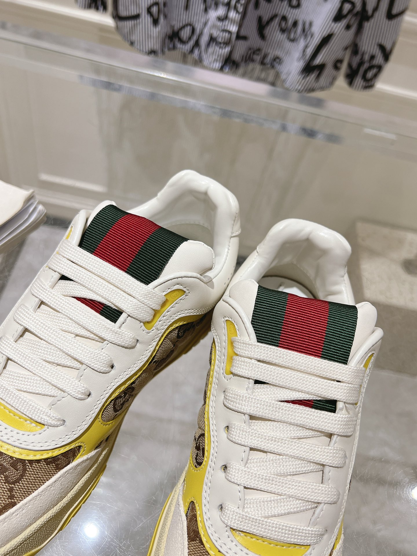 Gucci Retro Distressed Low-Top Sneakers Multi-Color