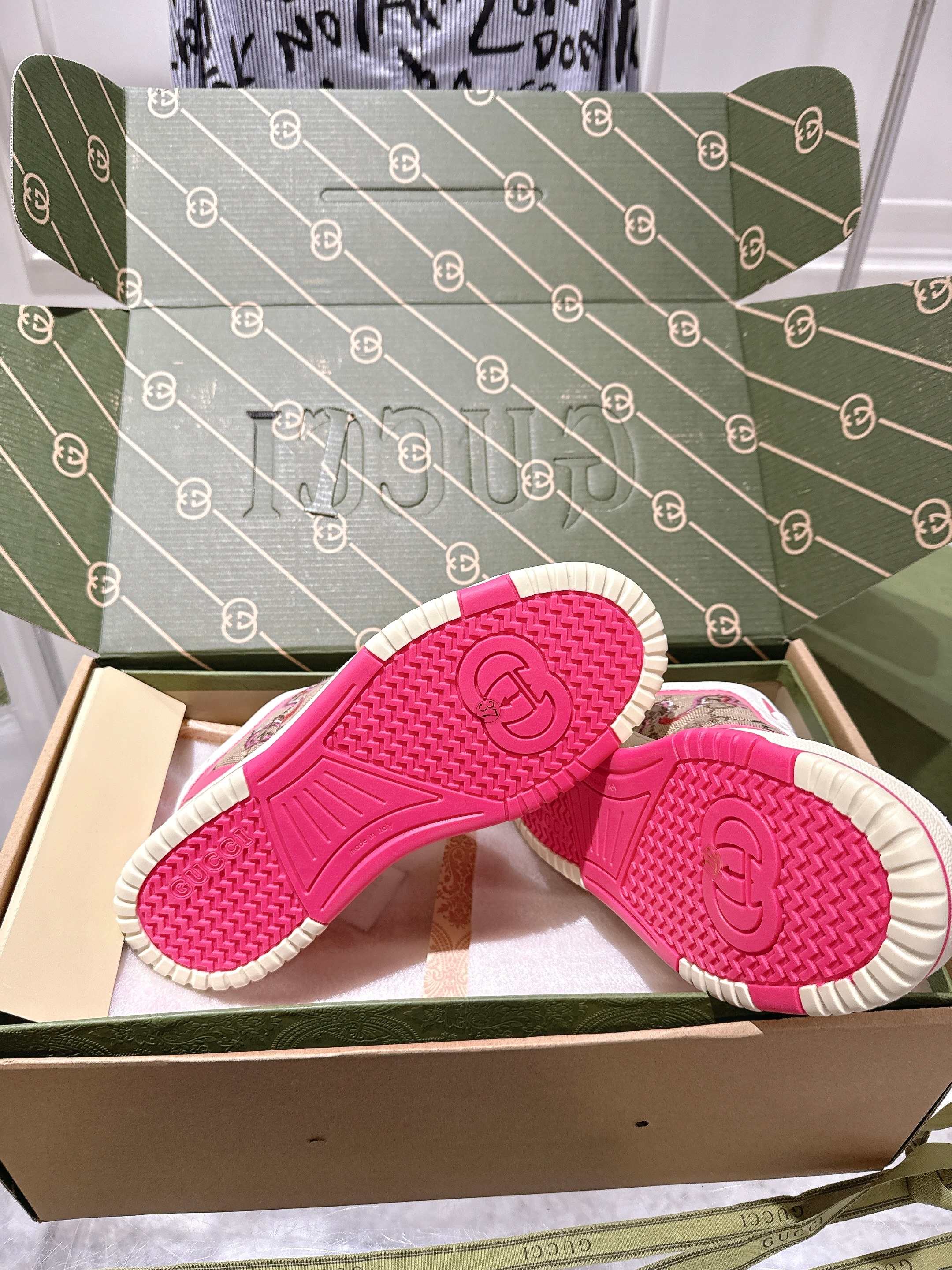 Gucci Retro GG Sneakers Pink