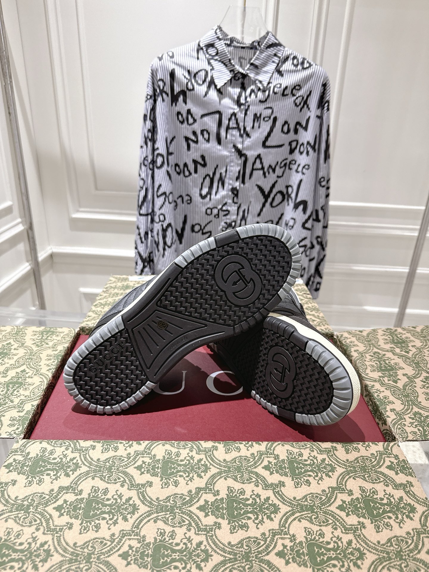 Gucci Vintage Distressed Low-Top Sneakers Grey