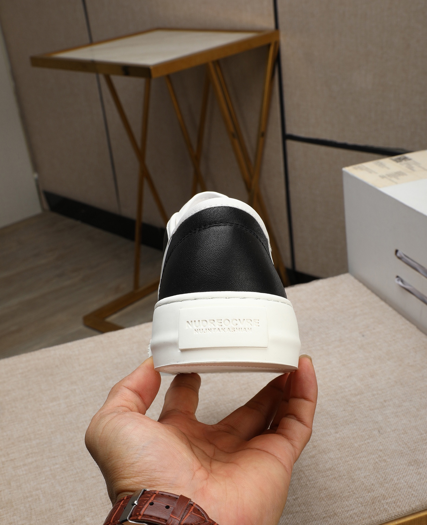 Gucci Leather Low-Top Sneakers Black/White