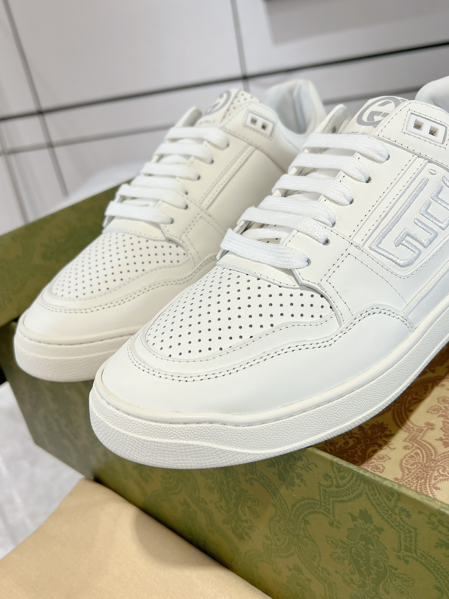 Gucci Retro GG Leather Sneakers White
