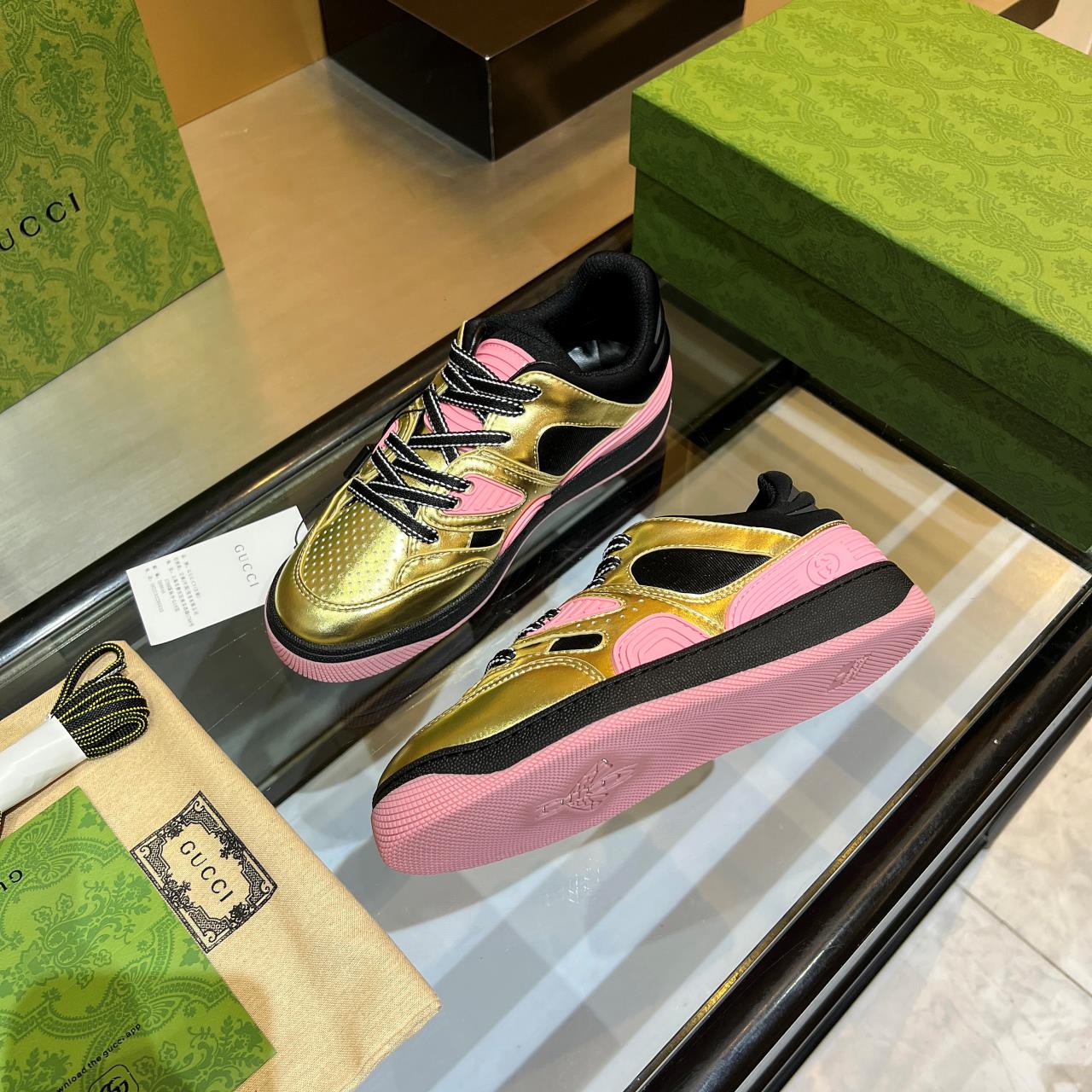 Gucci Low-Top Sneakers Gold/Pink