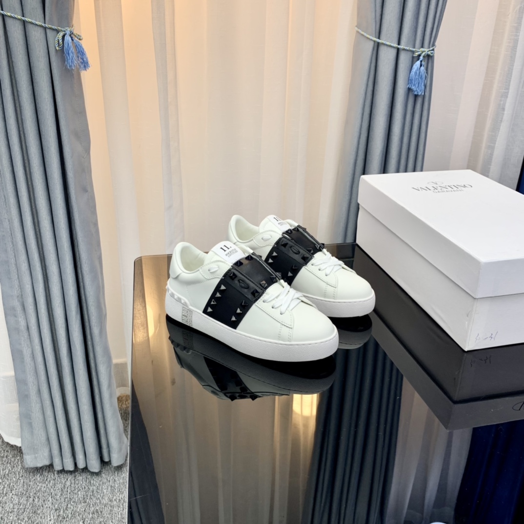 Valentino Rockstud Sneakers White/Black